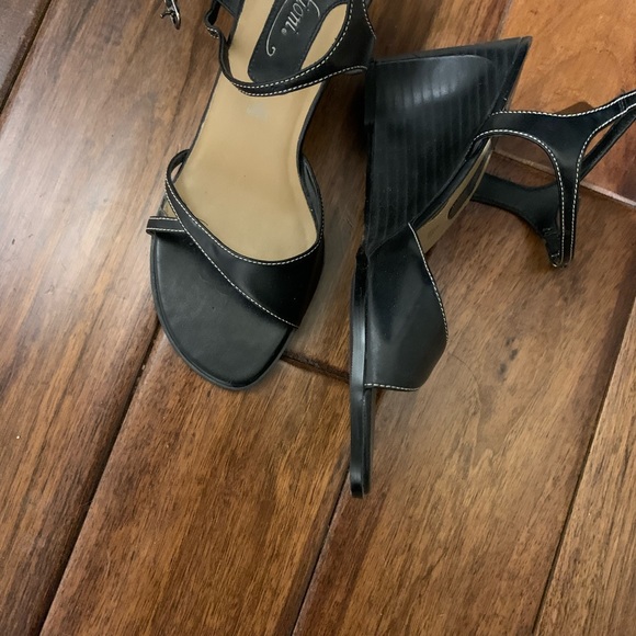 Vintage Wedge Heel Sandals size 9W rock a retro look with these! - Picture 2 of 5